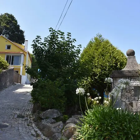 Sintra, Friendly 3 Bedroom On The Hillside Sintra