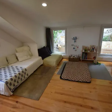 Sintra, Friendly 3 Bedroom On The Hillside Tatil Evi *