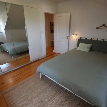 Sintra, Friendly 3 Bedroom On The Hillside Sintra