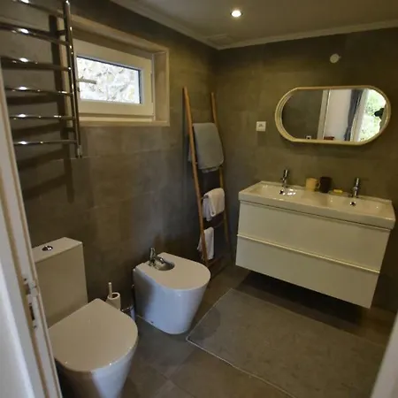 Sintra, Friendly 3 Bedroom On The Hillside Sintra