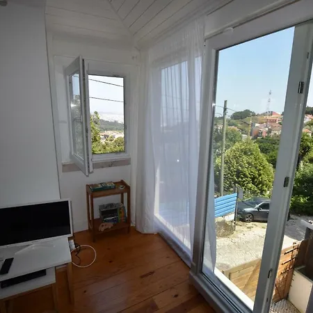 Sintra, Friendly 3 Bedroom On The Hillside Tatil Evi *