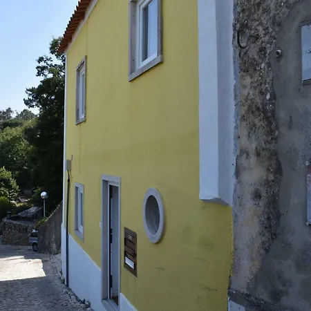 Sintra, Friendly 3 Bedroom On The Hillside Sintra
