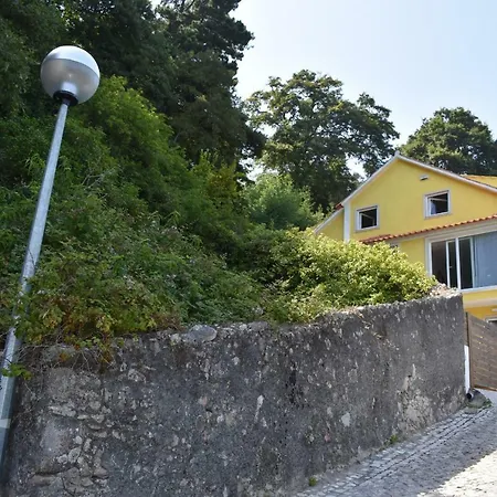 Sintra, Friendly 3 Bedroom On The Hillside *