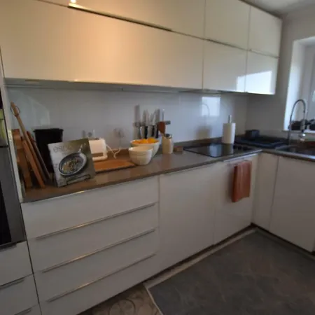Sintra, Friendly 3 Bedroom On The Hillside Tatil Evi
