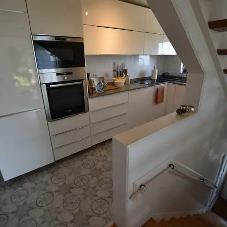 Sintra, Friendly 3 Bedroom On The Hillside Tatil Evi *