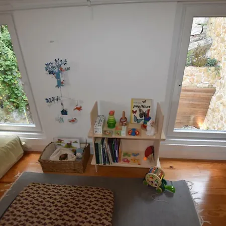 Sintra, Friendly 3 Bedroom On The Hillside Tatil Evi