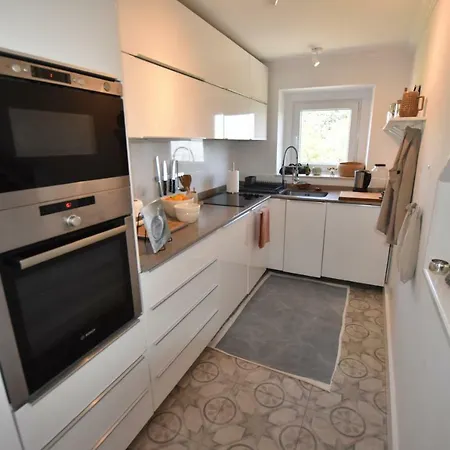 Sintra, Friendly 3 Bedroom On The Hillside *