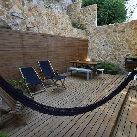 Sintra, Friendly 3 Bedroom On The Hillside *